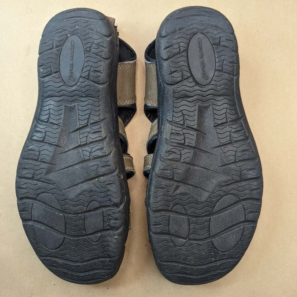 Ozark Trail men's sz 9 water hiking sandals